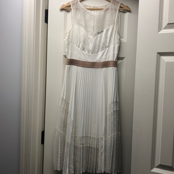 BCBGMaxAzria Dresses & Skirts - BCBG White Lace Dress Sz 6